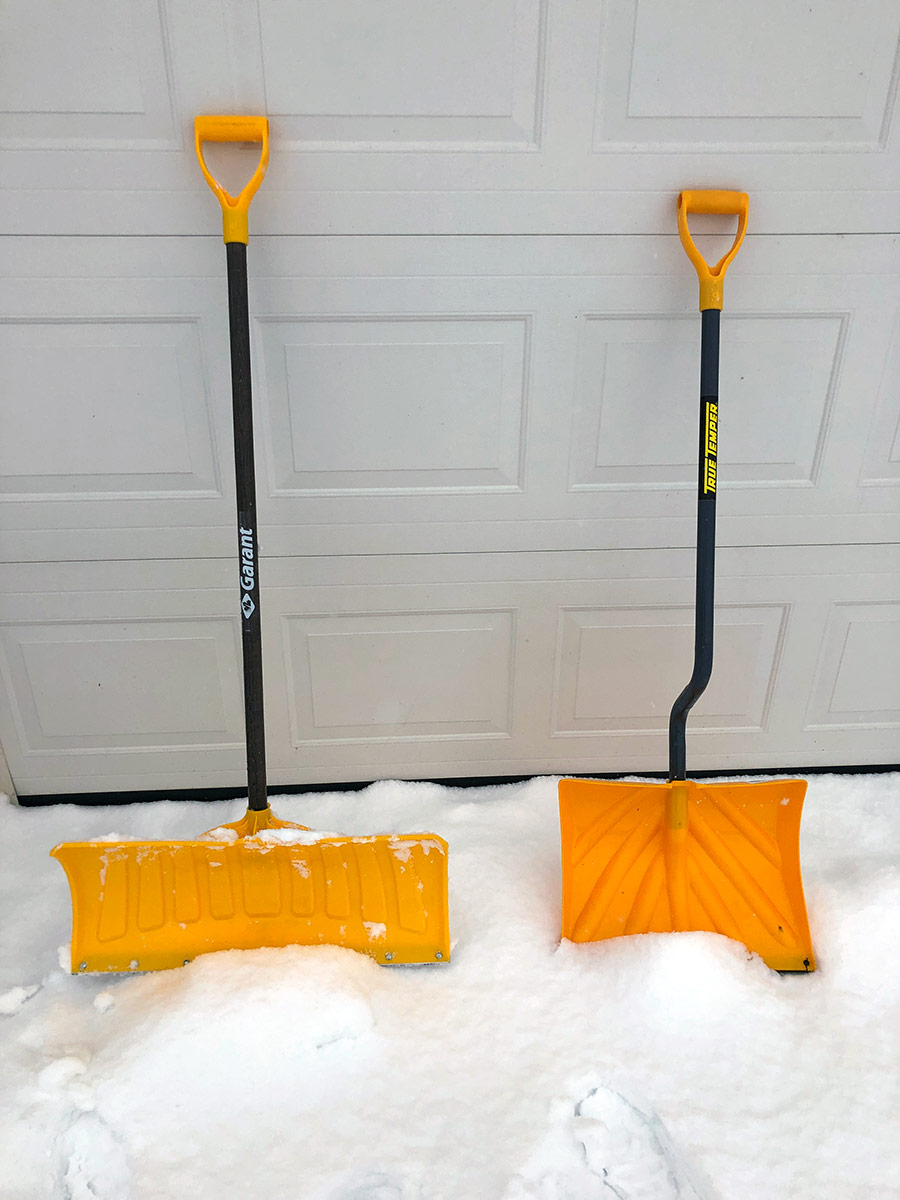 Push snow shovel and lift snow shovel